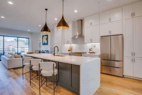 805 Pavillon Street, Dallas, TX 75204