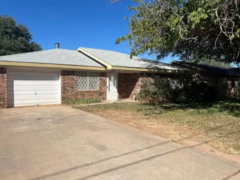 703 E Louisiana Avenue, Sweetwater, TX 79556