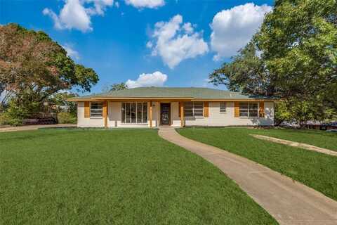 419 Davis Drive, DeSoto, TX 75115