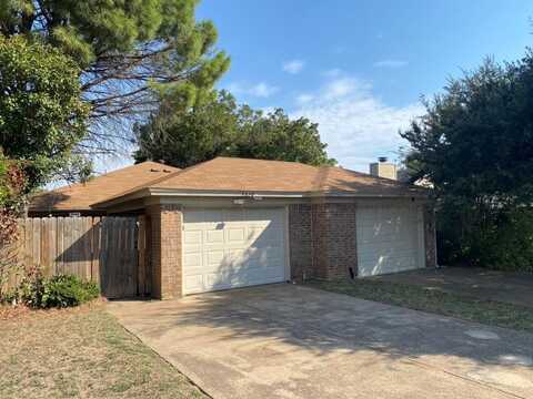 3330 Green Ridge Street, Fort Worth, TX 76133