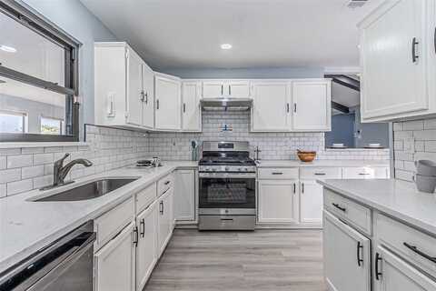 1541 Waterford Drive, Lewisville, TX 75077