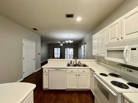 2745 Bay Club Dr, Navarre, FL 32566