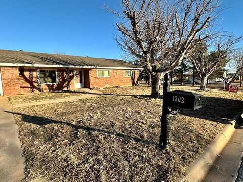 1302 Eastover Dr, Colorado City, TX 79512