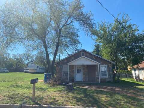 809 W 3rd St, Sweetwater, TX 79556