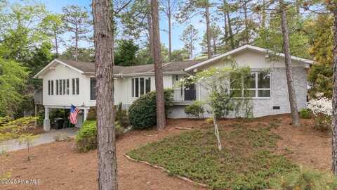 565 Lake Forest Drive SE, Pinehurst, NC 28374