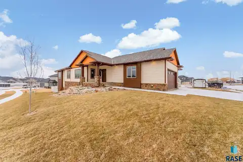 2108 S Red Oak Ave, Sioux Falls, SD 57110