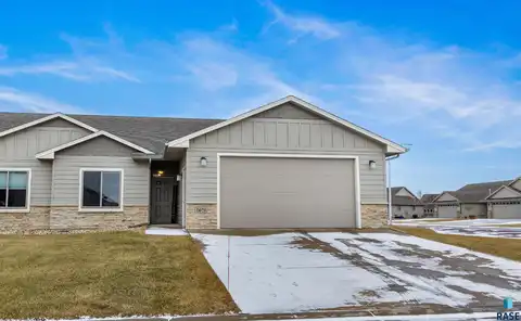 2626 E Meadowside Pl, Sioux Falls, SD 57108