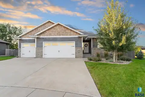 2240 E Stone Pointe Cir, Sioux Falls, SD 57108