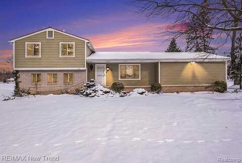 7135 CAPRI Drive, White Lake, MI 48383