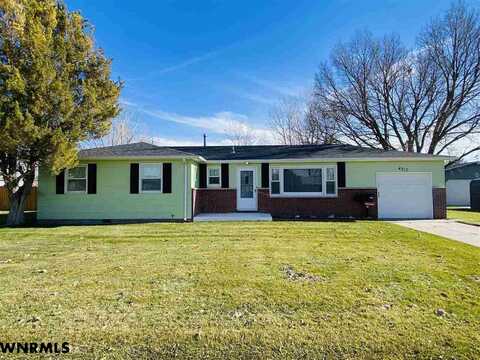 4317 PLEASANT DR, Scottsbluff, NE 69361