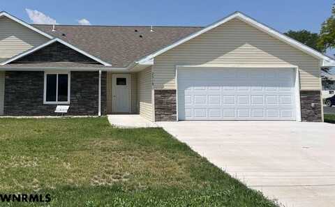 2518 CIRCLE DR, Scottsbluff, NE 69361