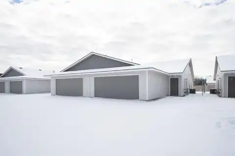 5072 S Sycamore Ct, Wichita, KS 67207