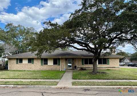 102 Warwick Glen Street, Victoria, TX 77904