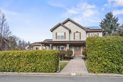 15 Penny Court, Shady Cove, OR 97539