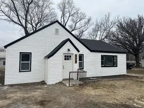 414 S CHAUTAQUA Avenue, OAKLAND, IA 51560