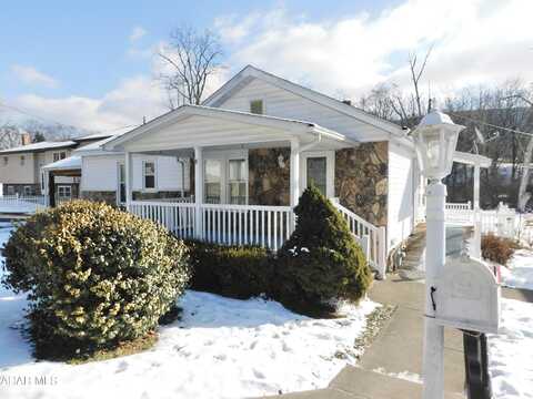 817 E Hartzell Avenue, Altoona, PA 16602