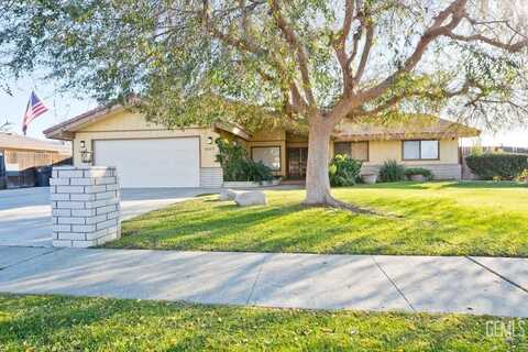 8009 Kimberly Avenue, Bakersfield, CA 93308