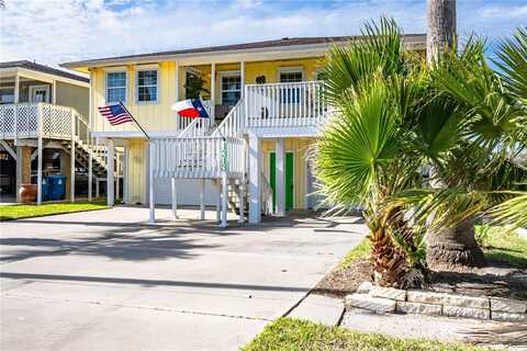 1313 S Magnolia Street, Rockport, TX 78382