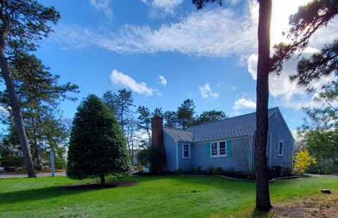 21 Woodside Park Road, West Dennis, MA 02670