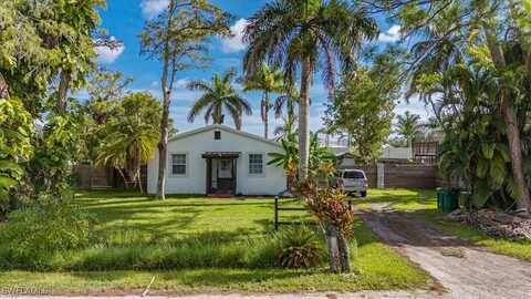 3024 Woodside Avenue, Naples, FL 34112