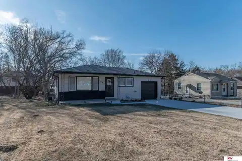 3907 Curtis Avenue, Omaha, NE 68111