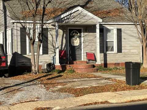 427 S Division St, West Point, MS 39773