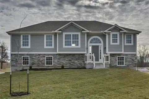 714 W Solomon Drive, Lees Summit, MO 64086