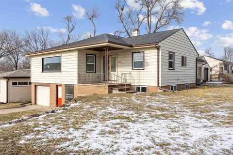 200 Blairs Ferry Rd, Hiawatha, IA 52233