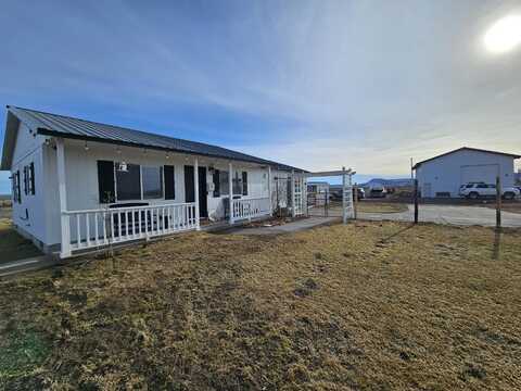 57969 Fossil Lake Road, Christmas Valley, OR 97641