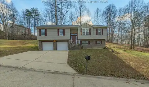 149 Summit Ridge Road, Hurricane, WV 25526