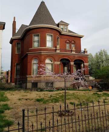 2712 S Compton Avenue, Saint Louis, MO 63118