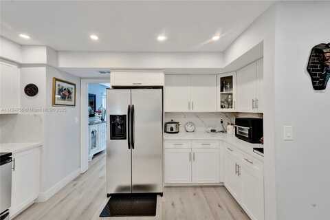 6799 Brookline Dr, Hialeah, FL 33015