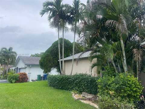 2703 NW 98th Ln, Coral Springs, FL 33065