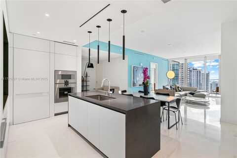 300 Biscayne Blvd Way, Miami, FL 33131
