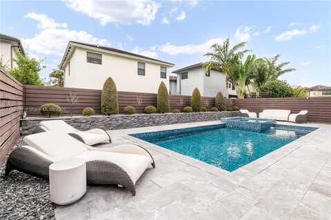 8762 NW 158th St, Miami Lakes, FL 33018