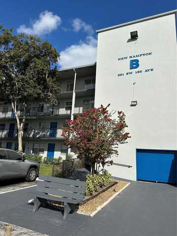 551 SW 135th Ave, Pembroke Pines, FL 33027