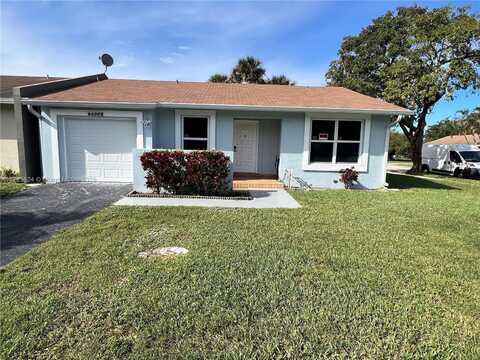 5400 S Lakewood Cir S, Margate, FL 33063