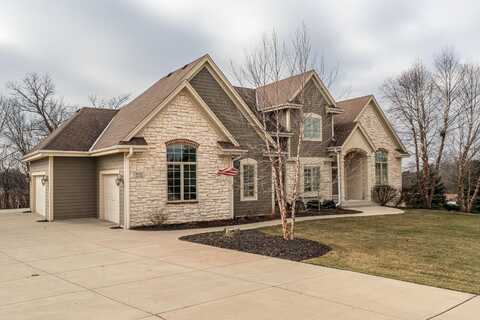 W252s5295 Sage Rd, Waukesha, WI 53189