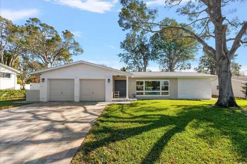 8205 FOREST CIRCLE, SEMINOLE, FL 33776