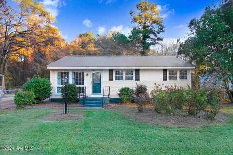 901 Candlewood Drive, Kinston, NC 28501