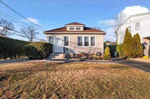 15 E Cedar Street, Massapequa, NY 11758