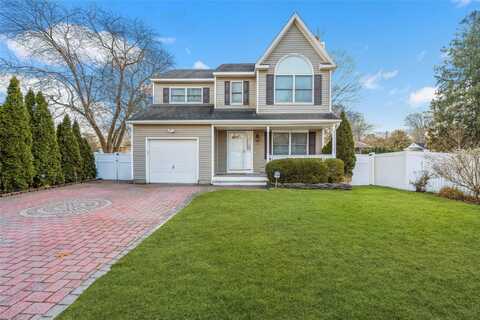 87 16th Street, Wading River, NY 11792