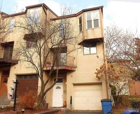 9 Veterans Way, Edgewater, NJ 07020