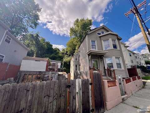 21 Cliff Street, Paterson, NJ 07522