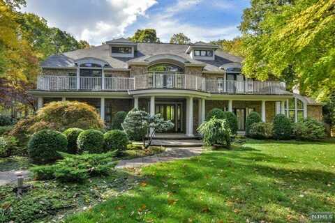 830 W Shore Drive, Kinnelon, NJ 07405