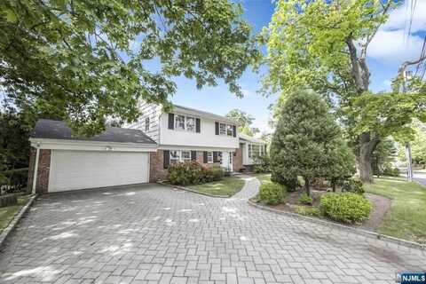 26 Van Wagoner Drive, Englewood Cliffs, NJ 07632