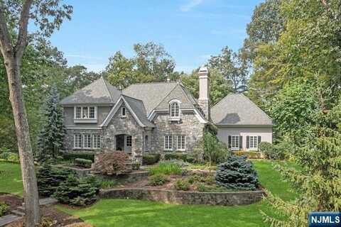 396 Crescent Drive, Franklin Lakes, NJ 07417