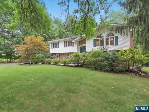 945 Woodland Avenue, Oradell, NJ 07649