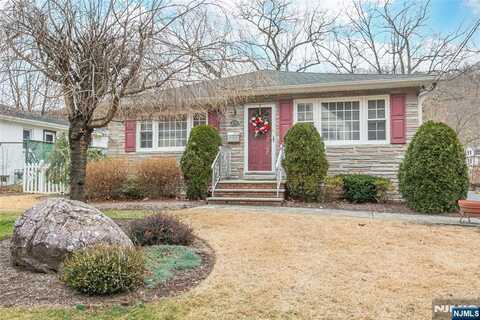 129 Skyline Lake Drive, Ringwood, NJ 07456