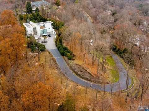 4 Penobscott Place, Franklin Lakes, NJ 07417